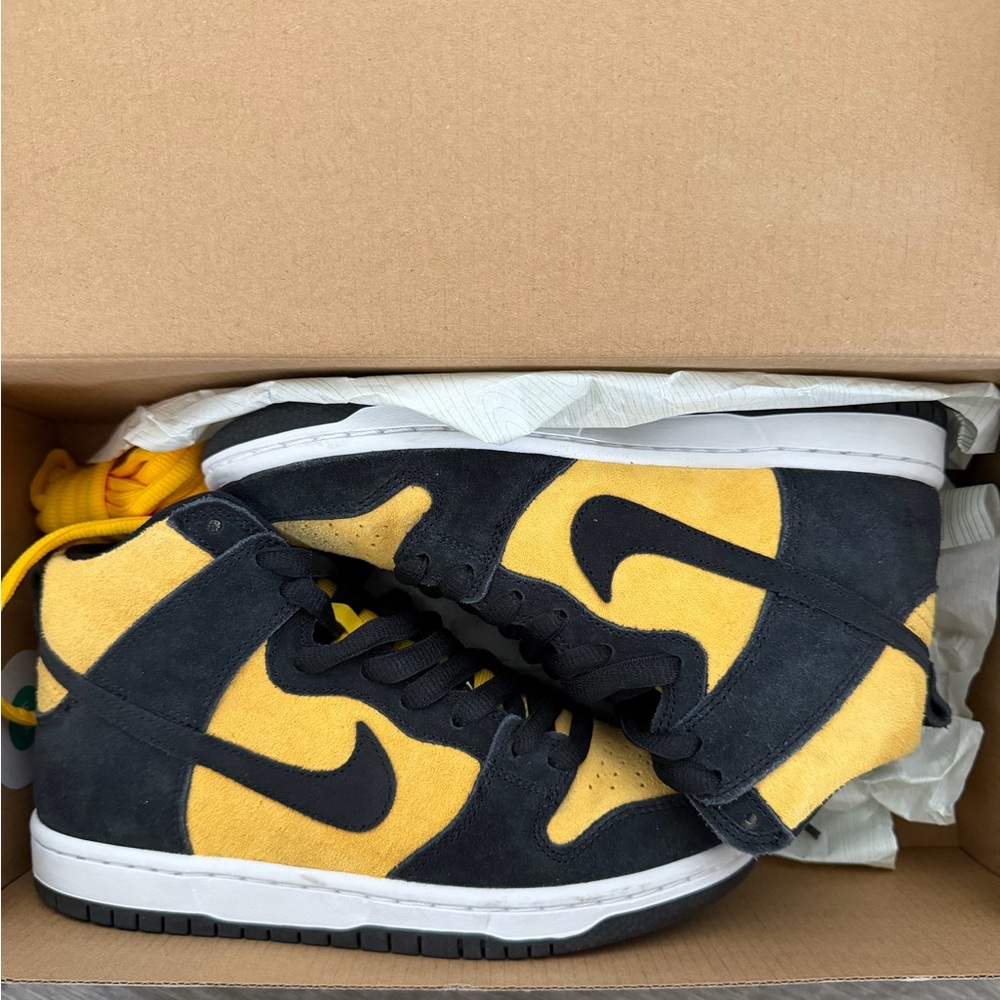 Kids High-Top Sneakers in Black and Yellow